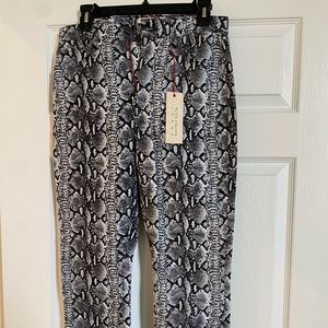 Snakeskin jeans size 28 alice and Olivia